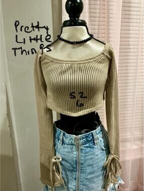 Pretty Little Things. Top top